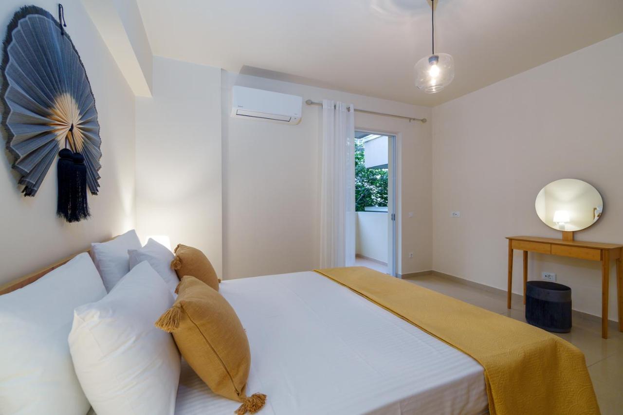 Oikies Luxury Apartments With Private Free Parking Area アイオス・ニコラオス エクステリア 写真