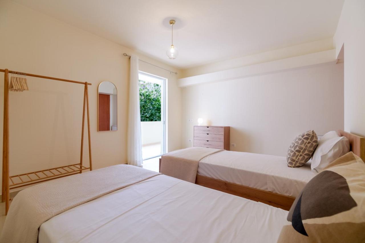 Oikies Luxury Apartments With Private Free Parking Area アイオス・ニコラオス エクステリア 写真