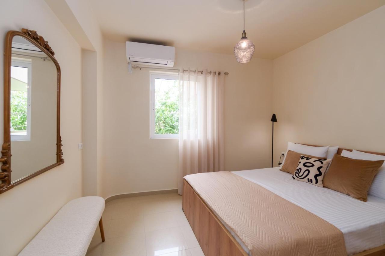 Oikies Luxury Apartments With Private Free Parking Area アイオス・ニコラオス エクステリア 写真