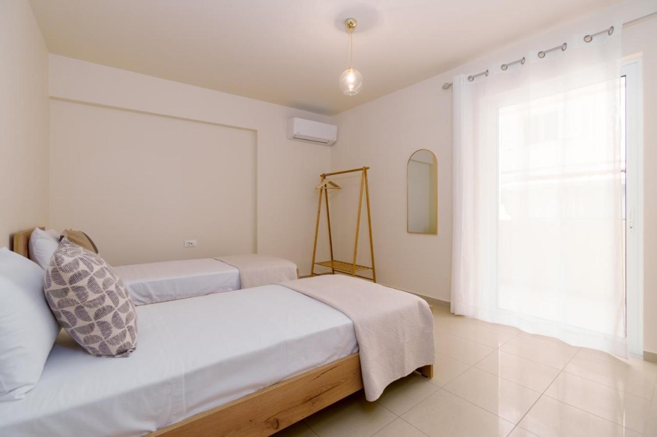 Oikies Luxury Apartments With Private Free Parking Area アイオス・ニコラオス エクステリア 写真