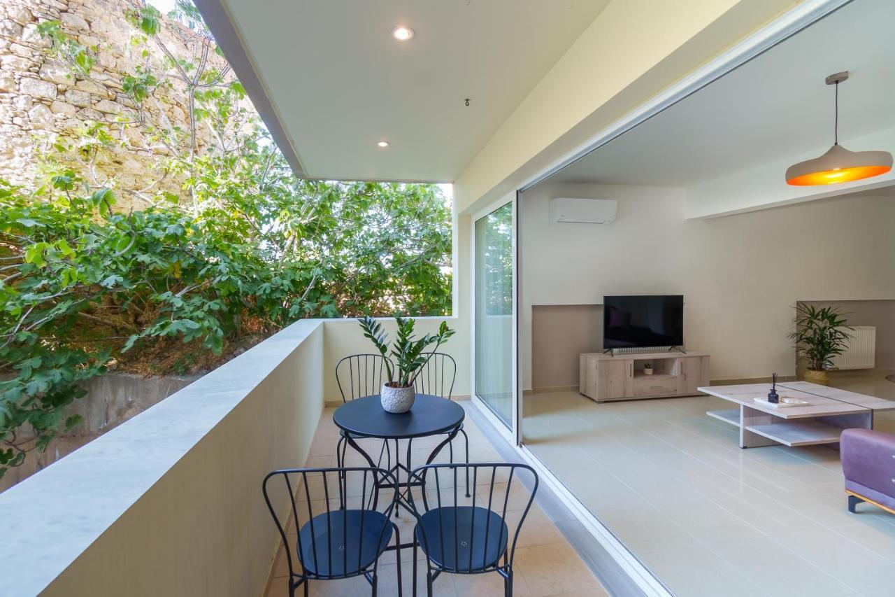 Oikies Luxury Apartments With Private Free Parking Area アイオス・ニコラオス エクステリア 写真