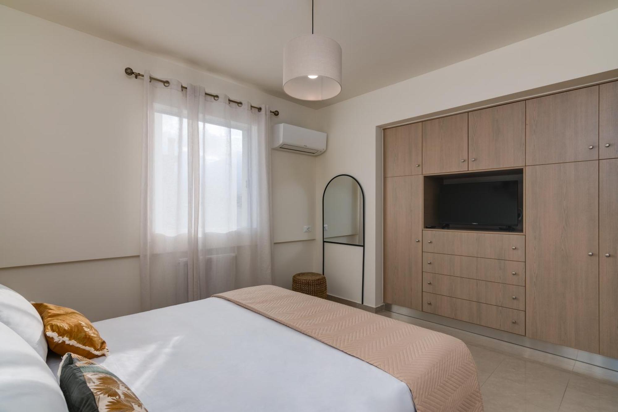 Oikies Luxury Apartments With Private Free Parking Area アイオス・ニコラオス エクステリア 写真