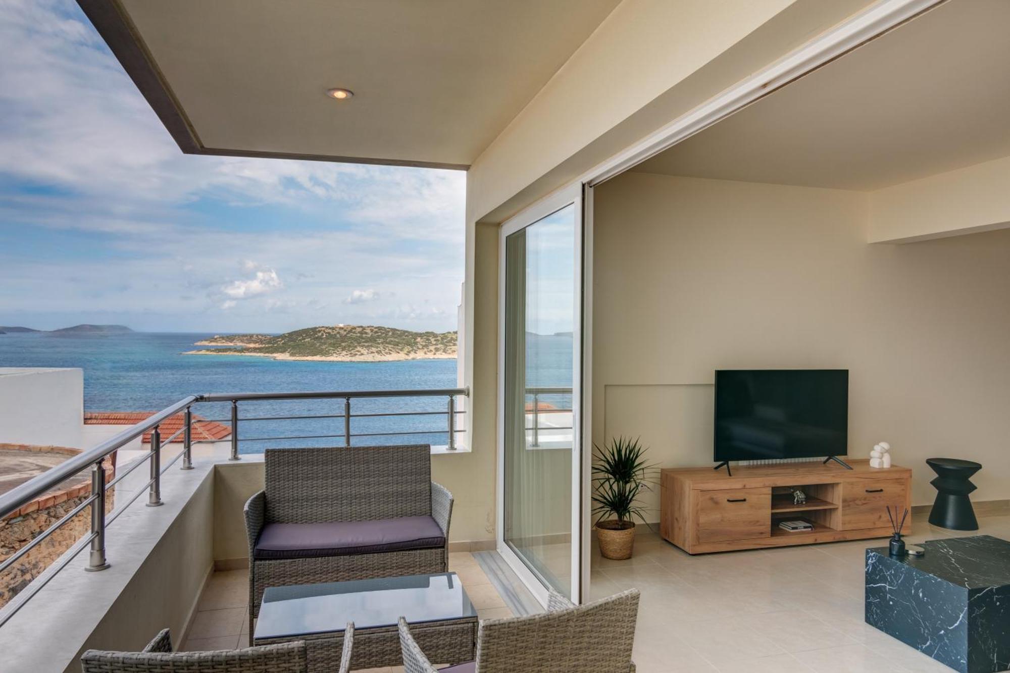 Oikies Luxury Apartments With Private Free Parking Area アイオス・ニコラオス エクステリア 写真