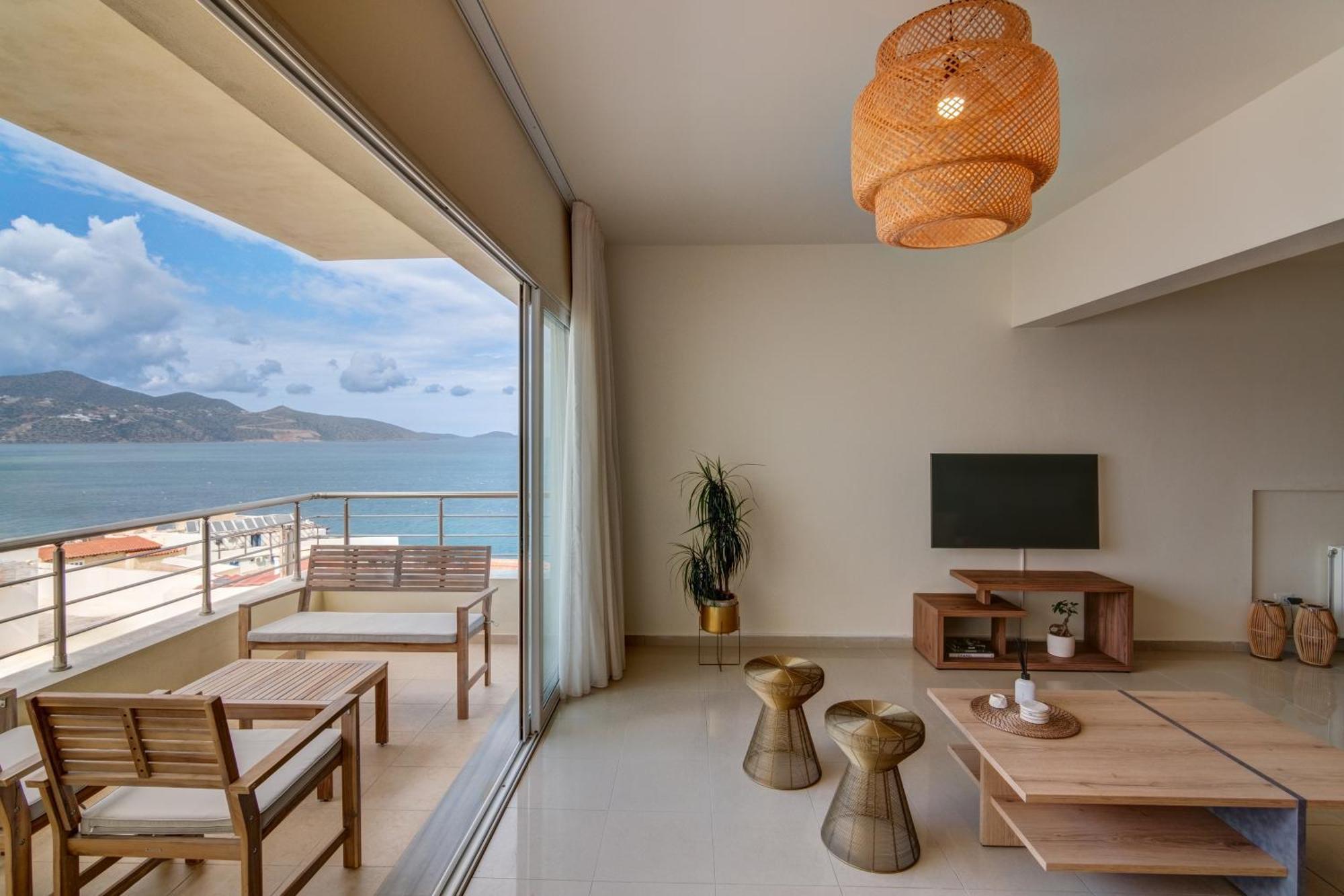 Oikies Luxury Apartments With Private Free Parking Area アイオス・ニコラオス エクステリア 写真